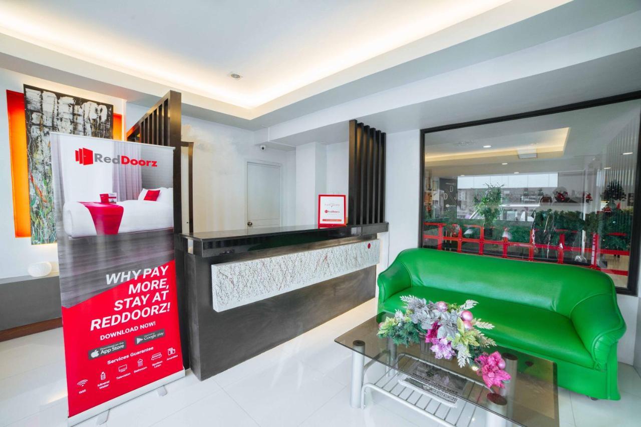 Reddoorz Plus Near San Pedro Cathedral Davao City Екстериор снимка