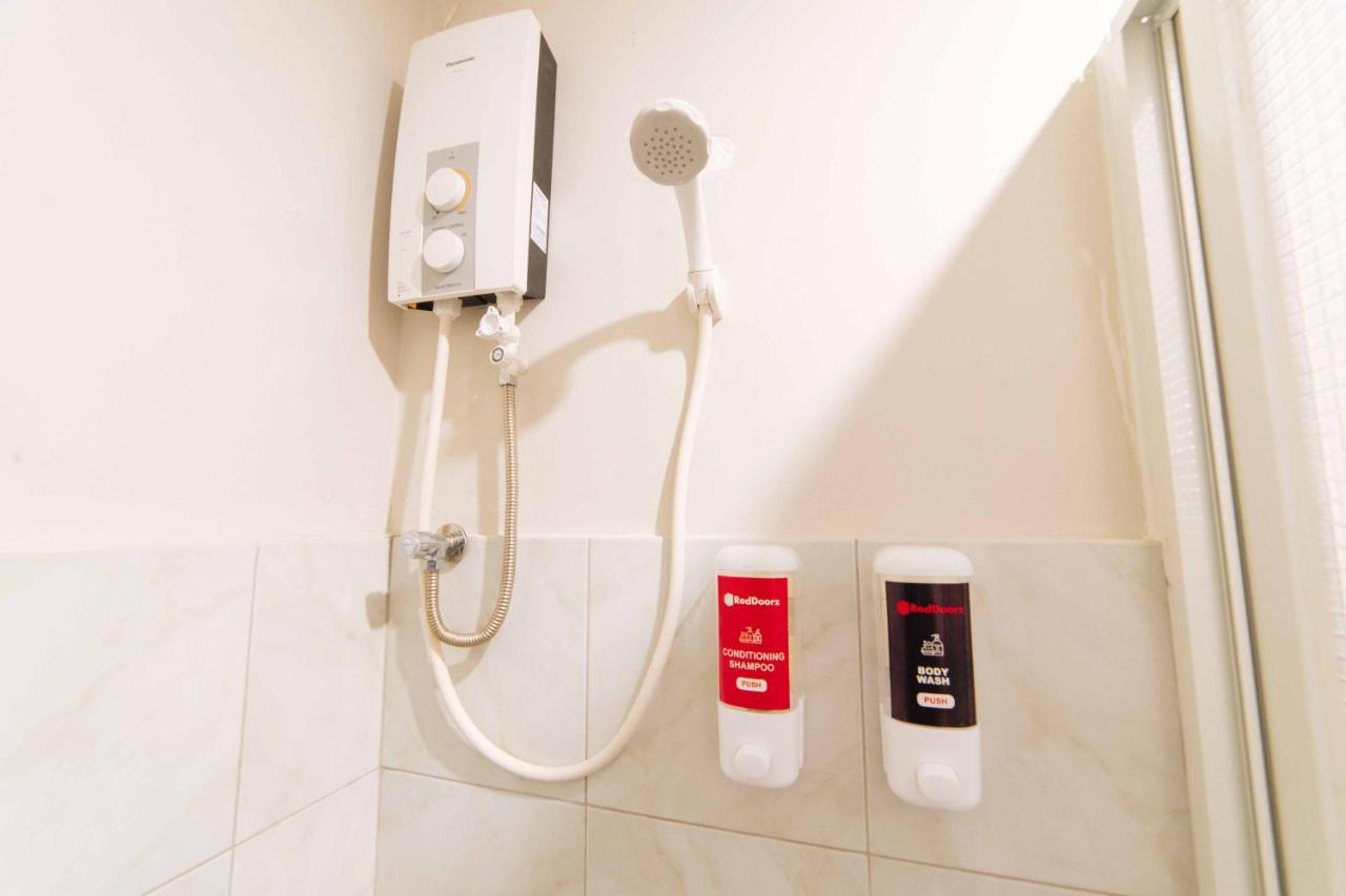 Reddoorz Plus Near San Pedro Cathedral Davao City Екстериор снимка